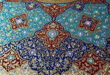 إن رأس مال العمر قليل، ورحلة العمر هنا قصيرة، بينما الواجبات الضرورية والمهمات التي كُلّفنا القيام بها كثيرة، وهذه الواجبات هي كالدوائر المتداخلة المتحدة المركز حول الإنسان.. فابتداءً من دائرة القلب والمعدة والجسد، والبيت والمحلة والمدينة، والبلاد والكرة الأرضية والبشرية، وانتهاءً إلى دائرة الأحياء قاطبة والعالم أجمع، كلها دوائر متداخلة بعضُها في البعض الآخر، فكل إنسانٍ له نوعٌ من الوظيفة في كل دائرةٍ من تلك الدوائر؛ ولكنَّ أعظم الواجبات وأهمها، بل أدومها بالنسبة له، هي في أصغر تلك الدوائر وأقربها إليه، بينما أصغر الواجبات وأقلها شأنًا ودوامًا هي في أعظم تلك الدوائر وأبعدها عنه. فأعظم قضيةٍ مصيريةٍ للإنسان هي: أنْ يكسب الإنسانُ بالإيمان أو يخسر دونه مُلكًا عظيمًا خالدًا ومساكنَ طيبة في جناتِ عدنٍ عرضُها السماوات والأرض.. فمن لم يَفُزْ بشهادة الإيمان ولم يَرْعَها حقَّ رعايتها فسوف يُضيِّع حتمًا تلك القضية ويخسرها، وذلك هو الخسران المبين.