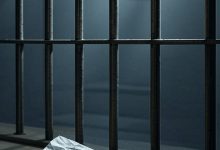 كل يوم من أيام العمر التي تمضي في السجن، يمكن أن يُكسِب المرءَ ثوابَ عبادة عشرة أيام، ويمكن أن يحوّل ساعاته الفانية إلى ساعات باقية خالدة.. بل يمكن أن يكون قضاء بضع سنين في السجن وسيلة نجاة من سجن أبدي لملايين السنين. وهذا الربح العظيم مشروط لأهل الإيمان بأداء الفرائض، والتوبة إلى اللّٰه من الذنوب والمعاصي التي دفعته إلى السجن، والتوجه إليه تعالى بالشكر صابرًا محتسبًا، علمًا أن السجن نفسَه يحول بينه وبين كثير من الذنوب.